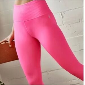 Free People Good Karma 7/8 Highrise leggings in Tropical Pink.  NWT size M/L.